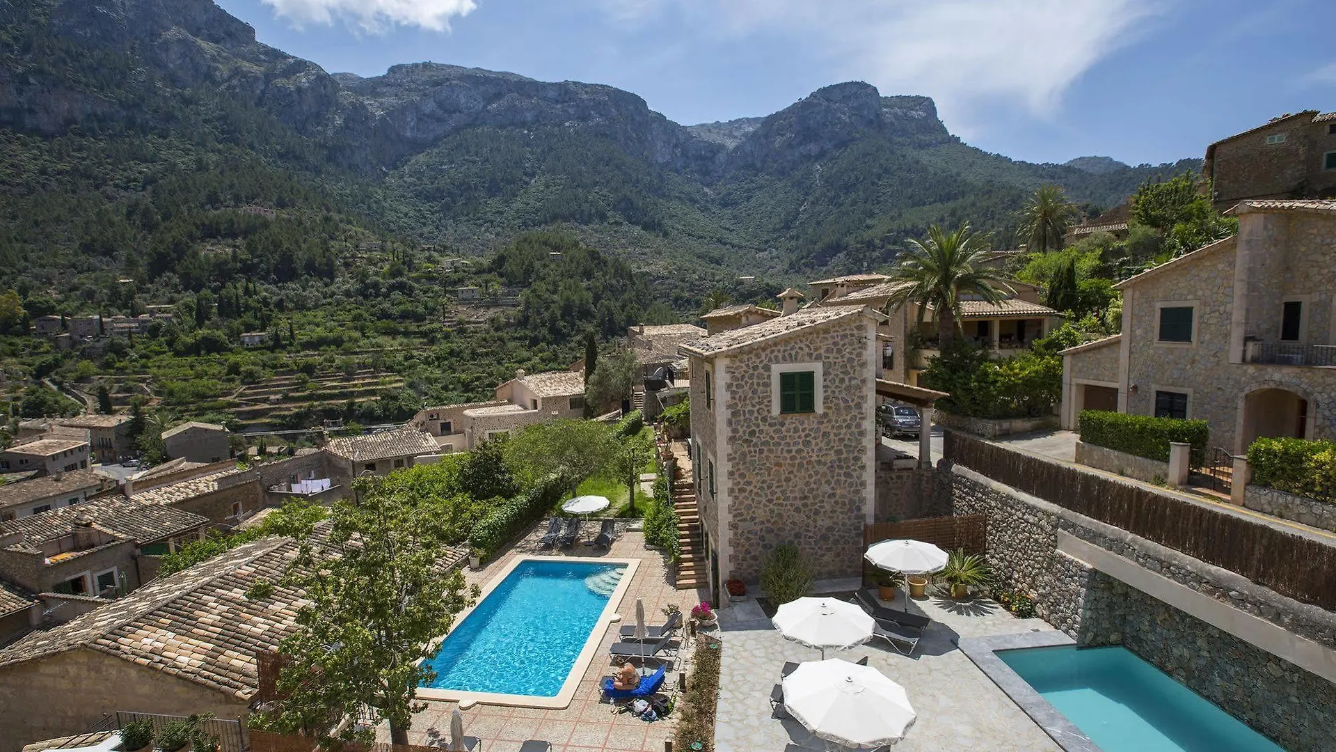 Hotel Y Apartamentos Des Puig contacts